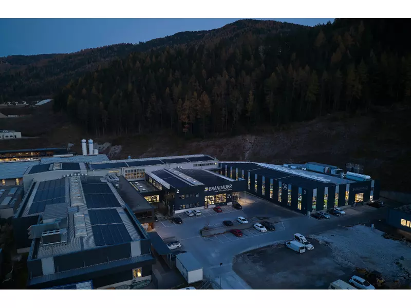 Außenansicht Nacht.webp